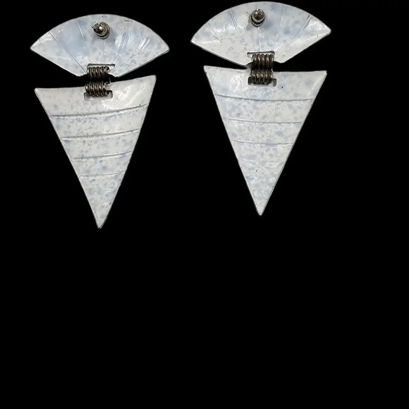 NWOT VINTAGE 80S SILVER TONE MATTE DECO DANGLE EARRINGS - Picture 2 of 2